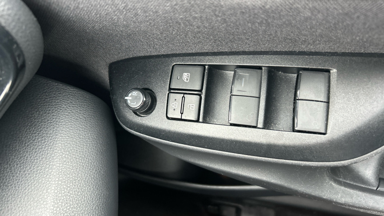 Toyota Yaris 1.5 Hybrid Design 5dr CVT Hybrid Hatchback